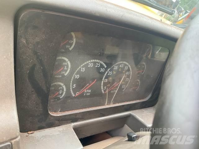 Sterling L8500 刮雪板和犁