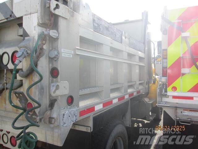 Sterling L8500 傾卸式卡車