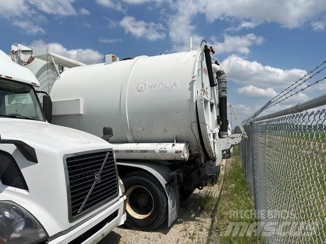 Sterling L9500 組合/真空油槽車