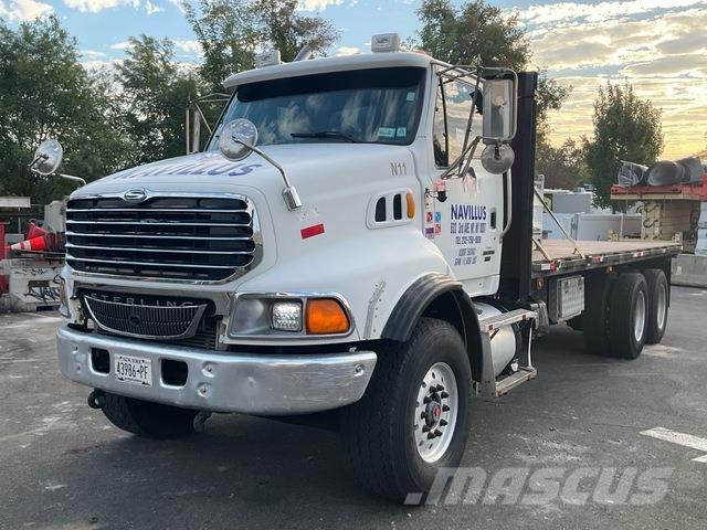 Sterling L9500 平板式/側卸式卡車