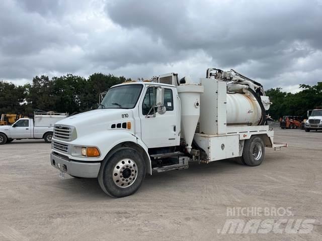 Sterling M7500 組合/真空油槽車