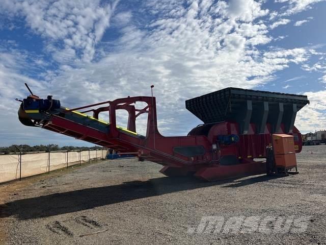 Striker TL2000 倉槽和斗箱