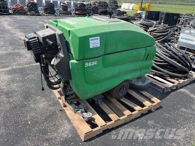 Tennant 5680 室內掃倉機