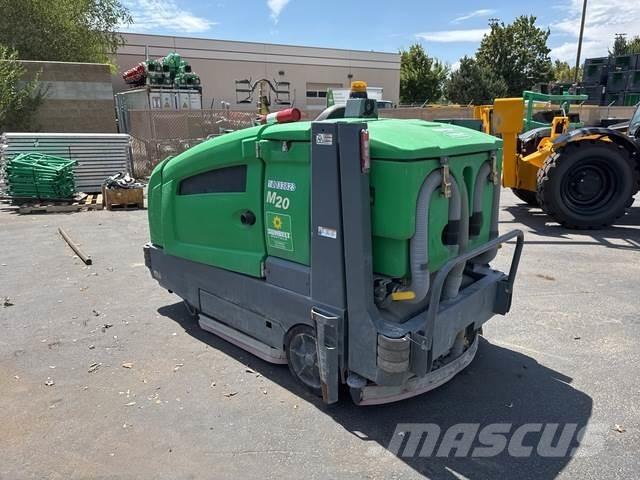 Tennant M20 室內掃倉機