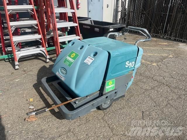 Tennant S10 室內掃倉機