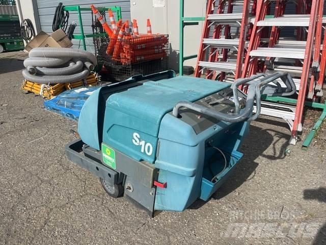 Tennant S10 室內掃倉機