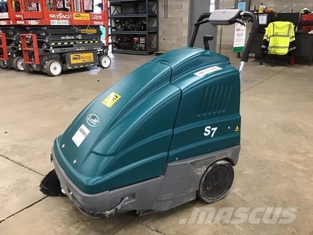 Tennant S7 室內掃倉機