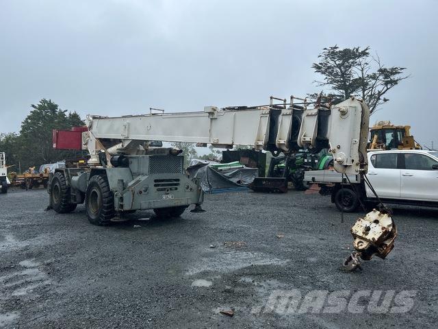 Terex RT130 越野起重機