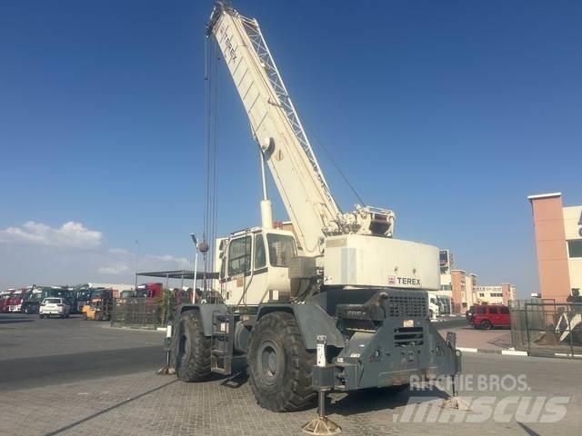 Terex RT555 越野起重機