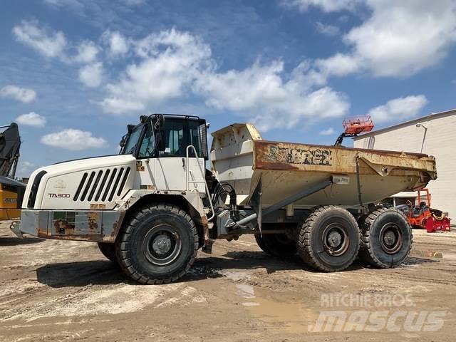 Terex TA300 鉸接式起吊車