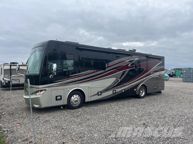 Tiffin Phaeton 露營車和有篷卡車