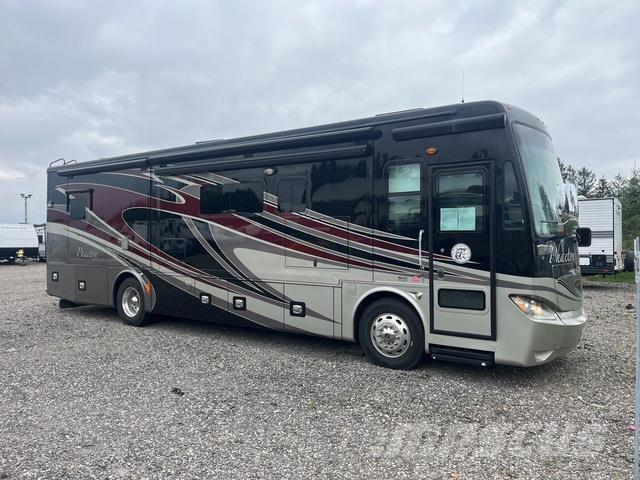 Tiffin Phaeton 露營車和有篷卡車