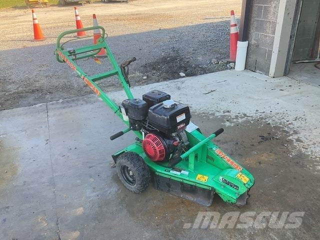 Toro SGR-13 樹樁破碎機