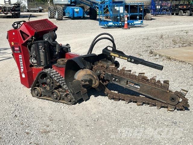 Toro TRX-250 掘溝機