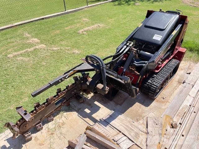 Toro TX427 掘溝機