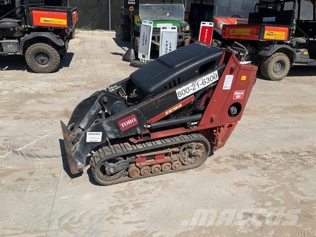 Toro TX427 滑移轉向裝載機