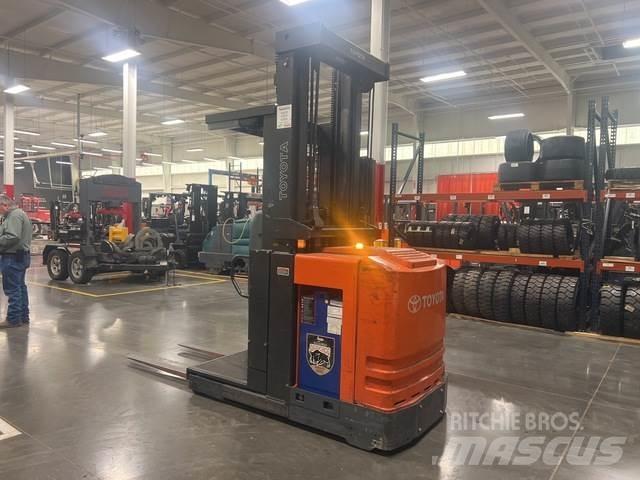 Toyota 7BPUE15 中端式裝載機