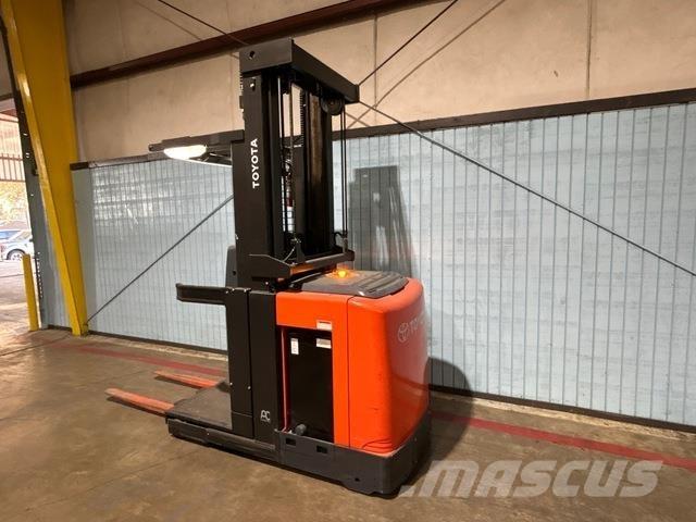 Toyota 8BPUE15 中端式裝載機