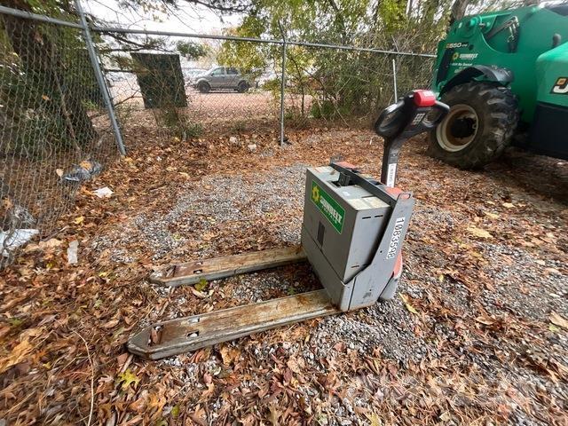 Toyota 8HBW23 手拉式油壓拖板車