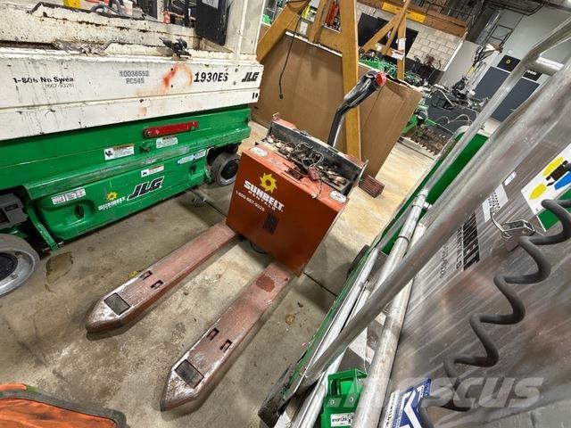 Toyota 8HBW23 手拉式油壓拖板車