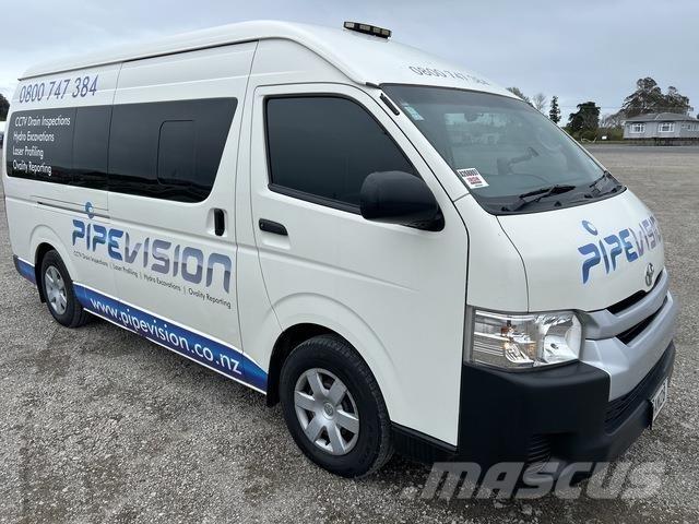 Toyota HiAce 廂式貨物運輸車
