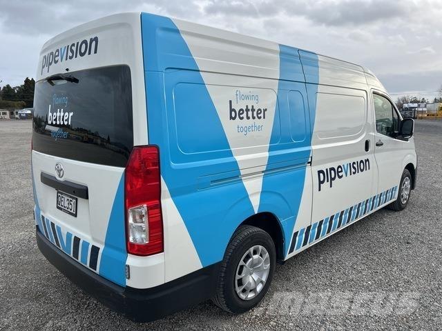 Toyota HiAce 廂式貨物運輸車