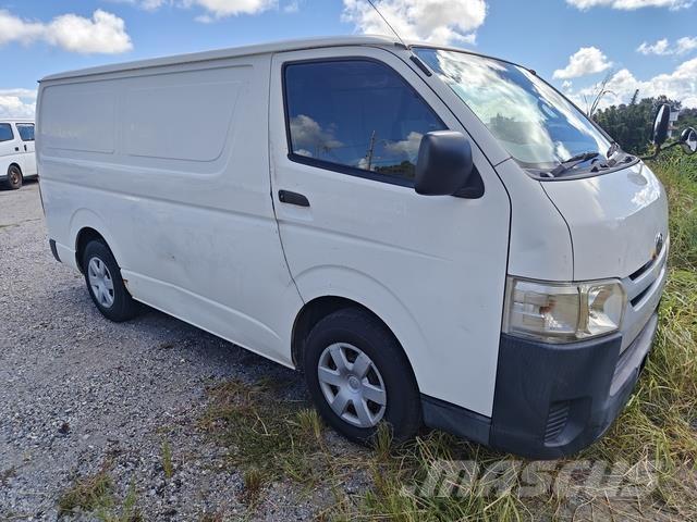 Toyota Hiace 迷你巴士