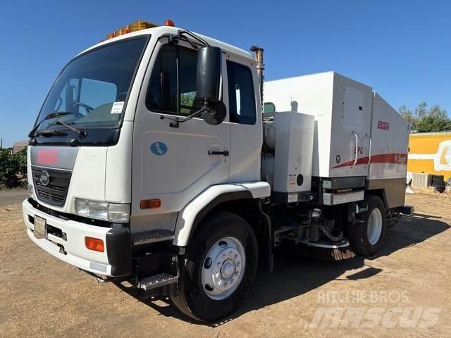 UD 3300 清掃車