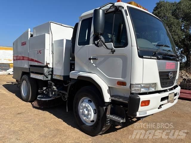 UD 3300 清掃車