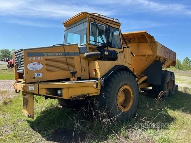 Volvo A25C 6x6 鉸接式起吊車
