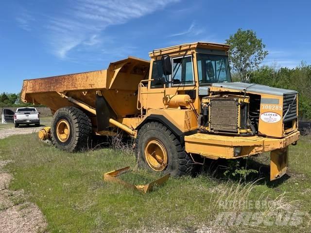 Volvo A25C 6x6 鉸接式起吊車