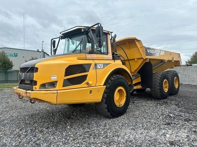 Volvo A25F 鉸接式起吊車