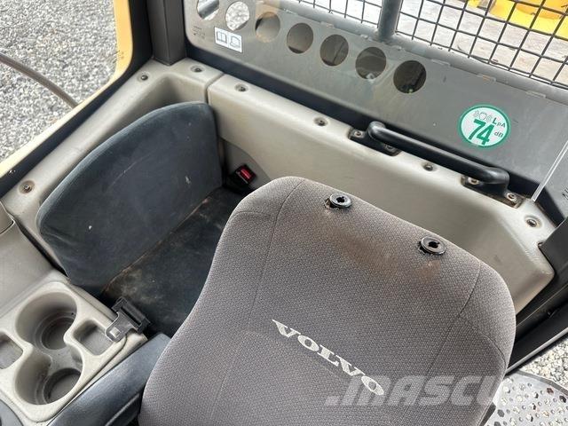 Volvo A25F 鉸接式起吊車