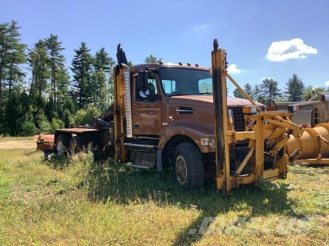 Volvo BM VHD 刮雪板和犁