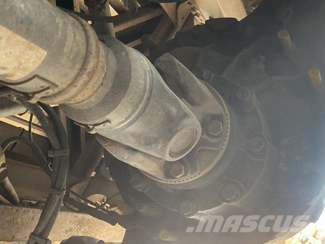 Volvo FE8 組合/真空油槽車