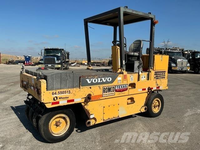 Volvo PT125 膠輪滾壓機