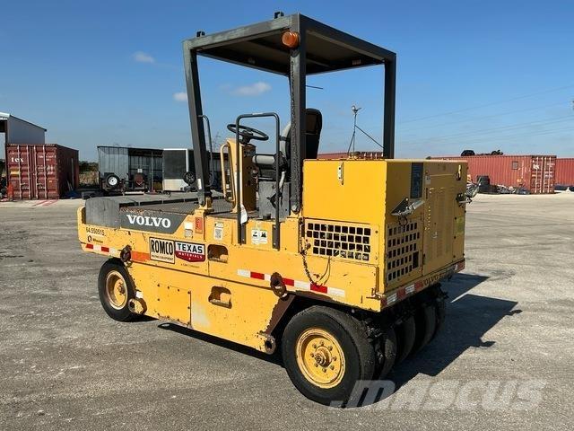 Volvo PT125 膠輪滾壓機
