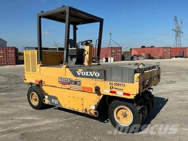 Volvo PT125 膠輪滾壓機