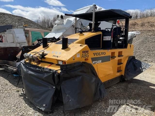 Volvo PT240R 膠輪滾壓機