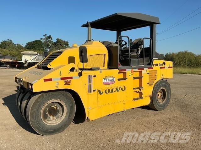 Volvo PTR240 膠輪滾壓機