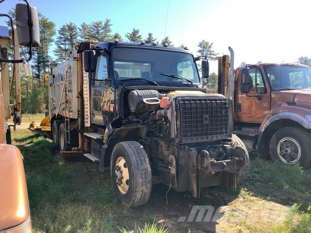 Volvo VHD 刮雪板和犁