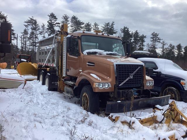 Volvo VHD 刮雪板和犁