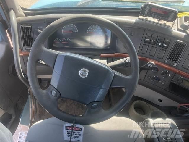 Volvo VHD104F 其他貨車
