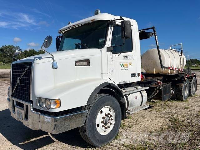 Volvo VHD64 裝載運輸卡車