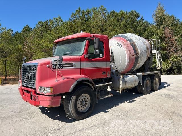 Volvo VHD64B 其他貨車