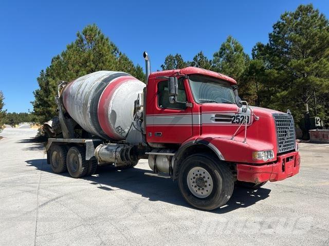 Volvo VHD64B 其他貨車