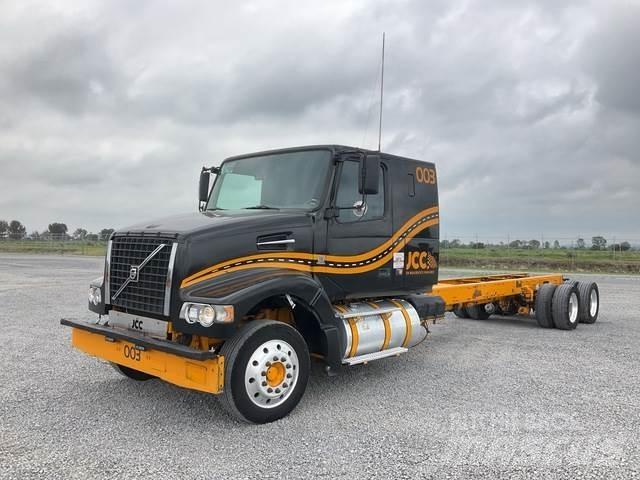 Volvo VHD64F 駕駛室與內部