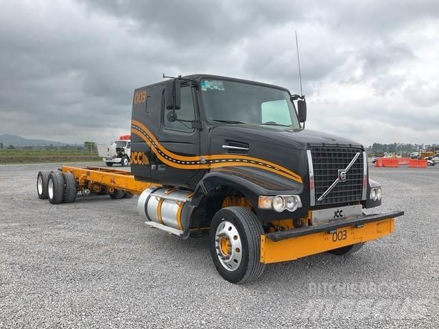 Volvo VHD64F 駕駛室與內部
