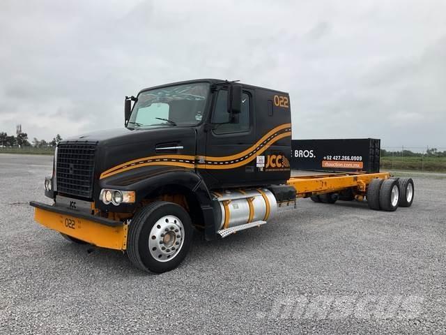 Volvo VHD64F 駕駛室與內部