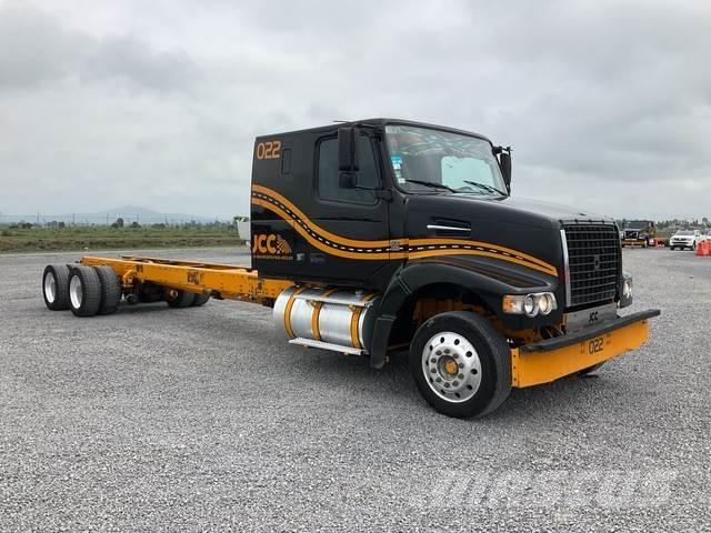 Volvo VHD64F 駕駛室與內部
